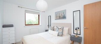 2 Bedroom Flat Free Parking Close to Gatwick