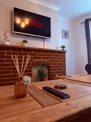 Lobby - Spacious 3 Bed House Horley Long Driveway (Surrey)