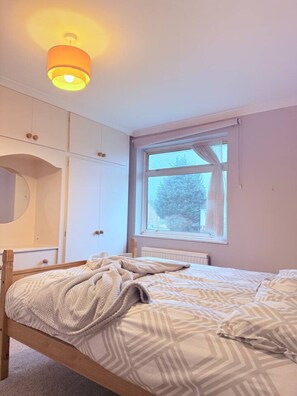 3 Schlafzimmer, Schreibtisch, Bügeleisen/Bügelbrett, kostenloses WLAN