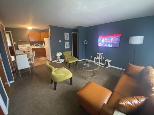 Cozy Duplex Near Anderson University