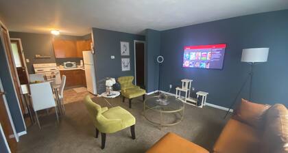 Cozy Duplex Near Anderson University