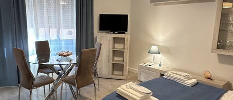 Iron/ironing board, WiFi, bed sheets