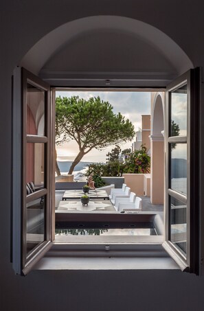 Classic Villa, Hot Tub, Sea View - Coat Of Arms Mansion (Santorini)