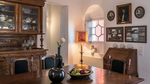 Classic Villa, Sea View | Dining room - Coat Of Arms Mansion (Santorini)