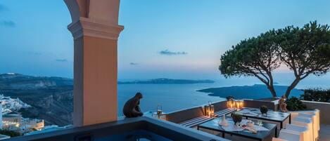 Vil·la clàssica, vistes al mar | Terrassa o pati