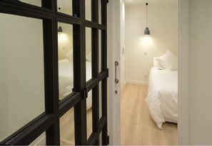 1 bedroom, iron/ironing board, Internet, bed sheets - Modern apartment in the heart of Chueca (Madrid)