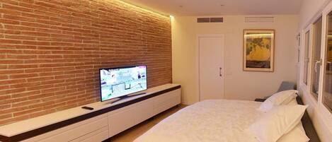 1 habitación, tabla de planchar con plancha, internet y ropa de cama