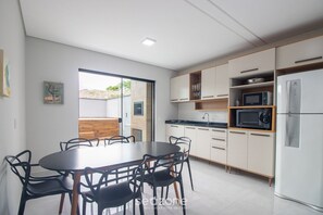 Basic Apartment | Dining - House w/ BBQ and Jacuzzi Adr0002 (Florianópolis)