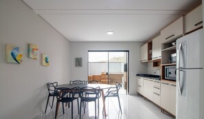 Basic Apartment | Private kitchen - House w/ BBQ and Jacuzzi Adr0002 (Florianópolis)