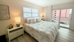 2 bedrooms, free WiFi - Vacation Villas #431 - bright, beautiful condo (Fort Myers Beach)