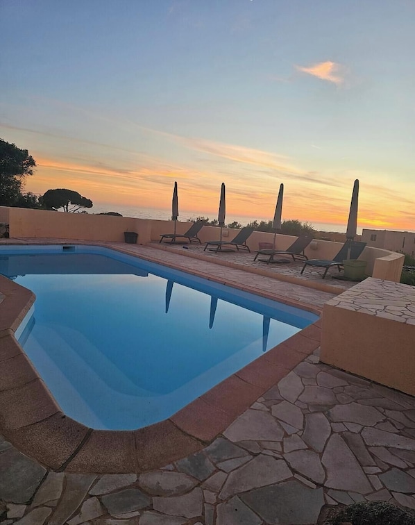 Pool - Seaside villa in high Corsica in a Marina with 3 private beaches. (Corbara)