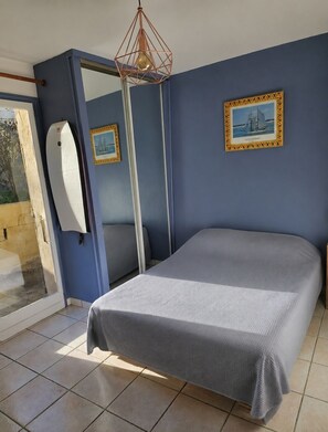 3 bedrooms, iron/ironing board, WiFi, bed sheets - Seaside villa in high Corsica in a Marina with 3 private beaches. (Corbara)