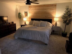 Silitysrauta/-lauta, Wi-Fi, vuodevaatteet