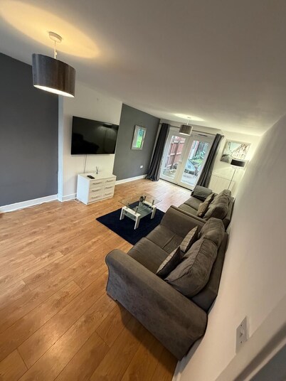 Spacious Detached 4-Bed Home in Central Milton Keynes