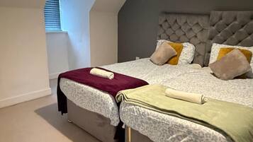 4 bedrooms, iron/ironing board, WiFi, bed sheets