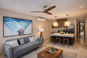 TV - Stylish 3BR Townhome in Tulum • Private Rooftop Pool (Tulum)