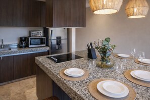 Microwave, oven, stovetop - Stylish 3BR Townhome in Tulum • Private Rooftop Pool (Tulum)