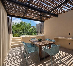 Outdoor dining - Stylish 3BR Townhome in Tulum • Private Rooftop Pool (Tulum)