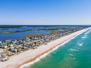 Beach - Ocean Breeze: Welcoming Oceanfront House steps away from the beach - 4/BR 3/BA (North Topsail Beach)