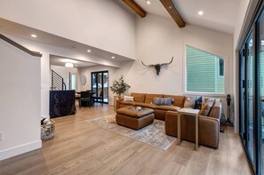 Smart TV, fireplace - Moose Mgmt at Upper Main 301 (Park City)