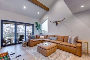 Smart-TV, Kamin, Tischfußball