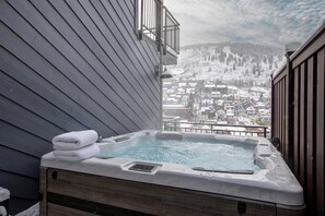 Outdoor spa tub - Moose Mgmt at Upper Main 303: Sleeps 18-Private Hot Tub-Views! (Park City)