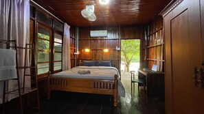 Chambre Familiale | Minibar, lits pliants/supplémentaires, Wi-Fi gratuit, draps fournis