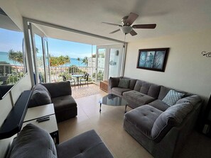 Smart TV, computer monitors - Amazing Ocean View Apt Marbella del Caribe (Carolina)