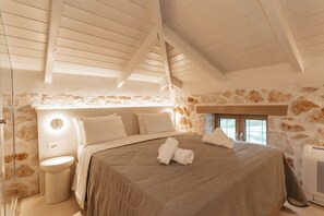 Iron/ironing board, travel cot, free WiFi, bed sheets