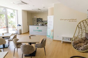 Petit déjeuner buffet compris tous les jours