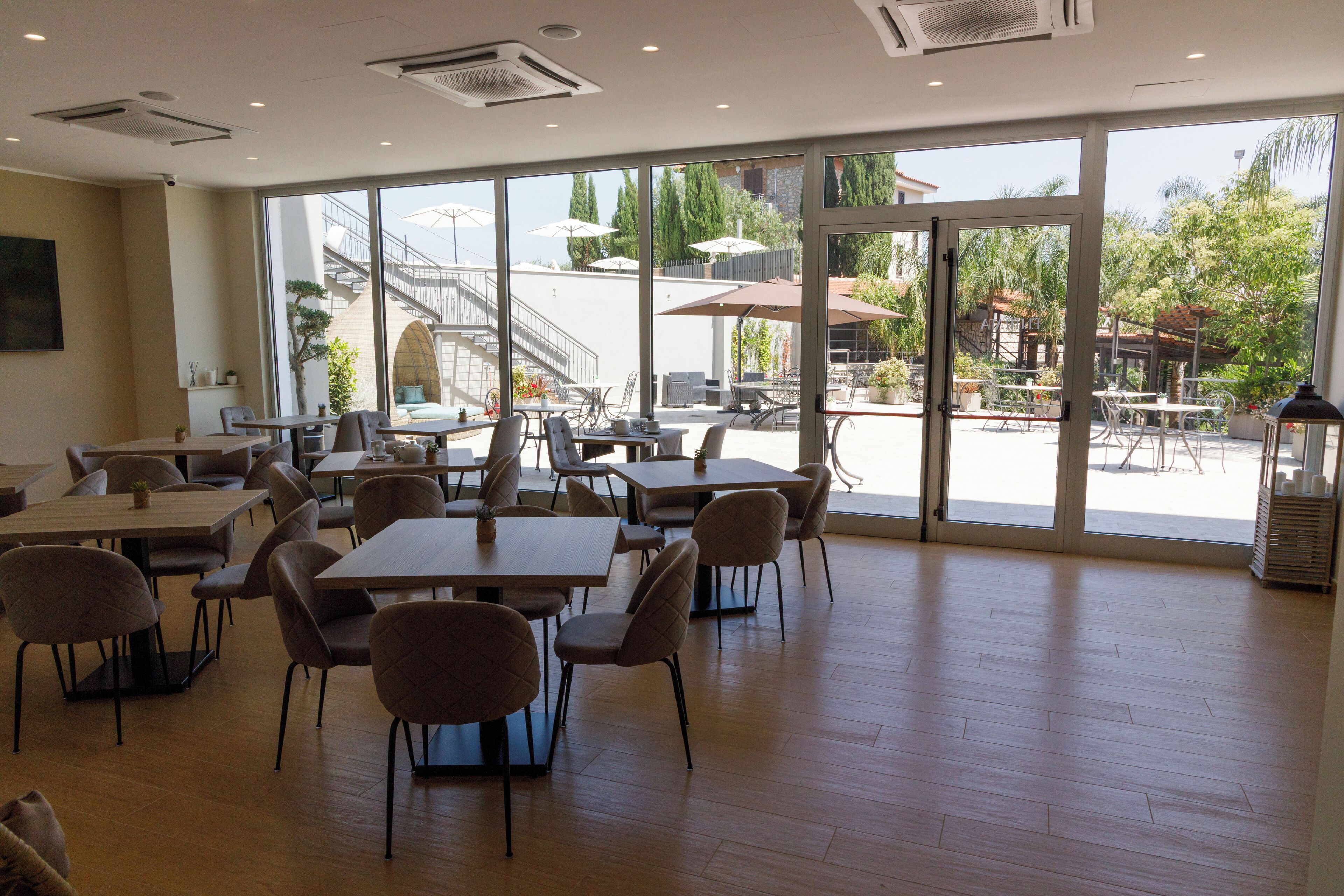 Tägliches inbegriffenes großes Frühstück