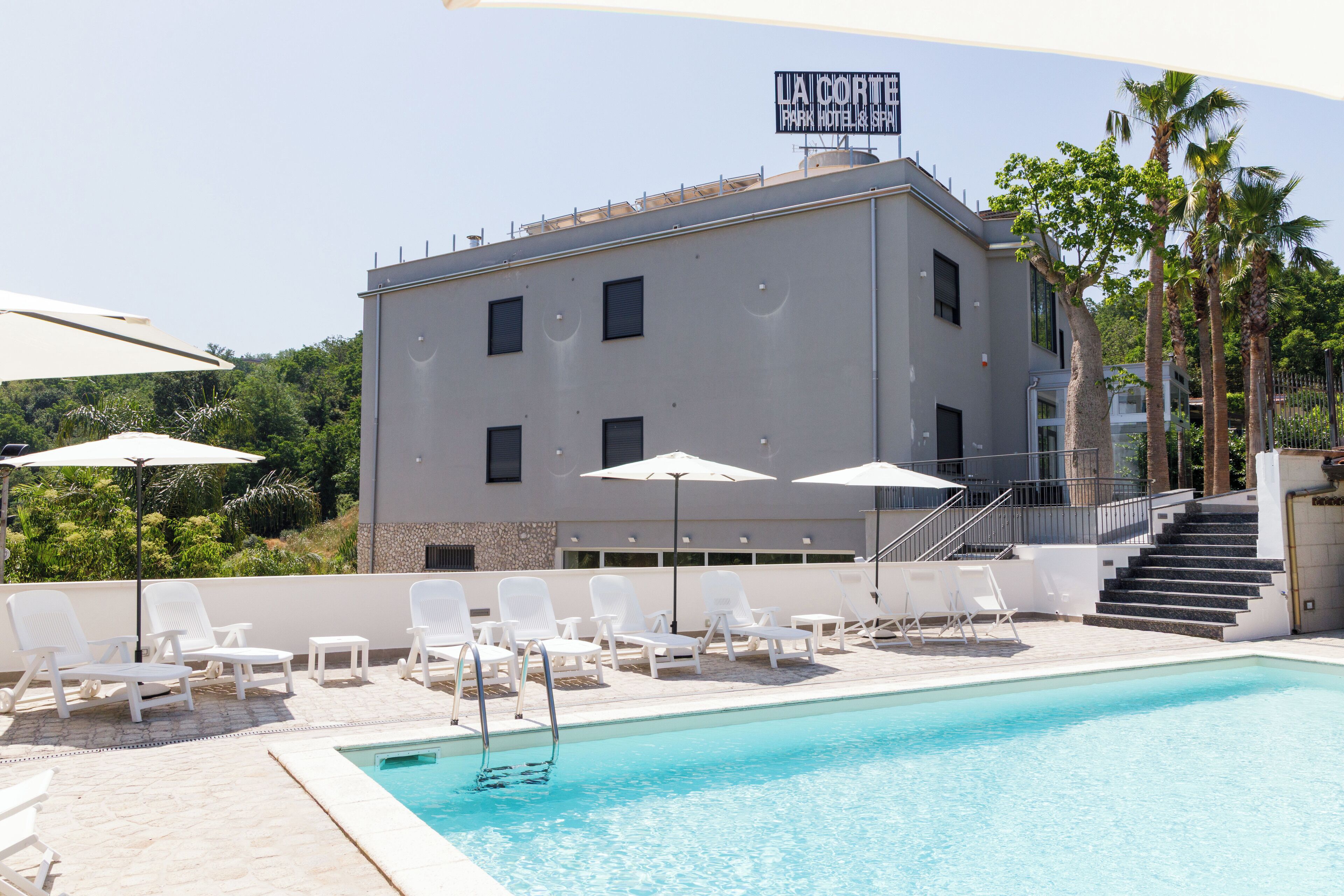 Piscine extérieure (ouverte en saison)