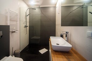 Apartment, Mountain View, Ground Floor | Bathroom - RentPlanet - Apartamenty Narutowicza (Karpacz)