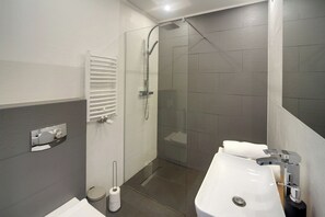 Apartment, Mountain View, Ground Floor | Bathroom - RentPlanet - Apartamenty Narutowicza (Karpacz)
