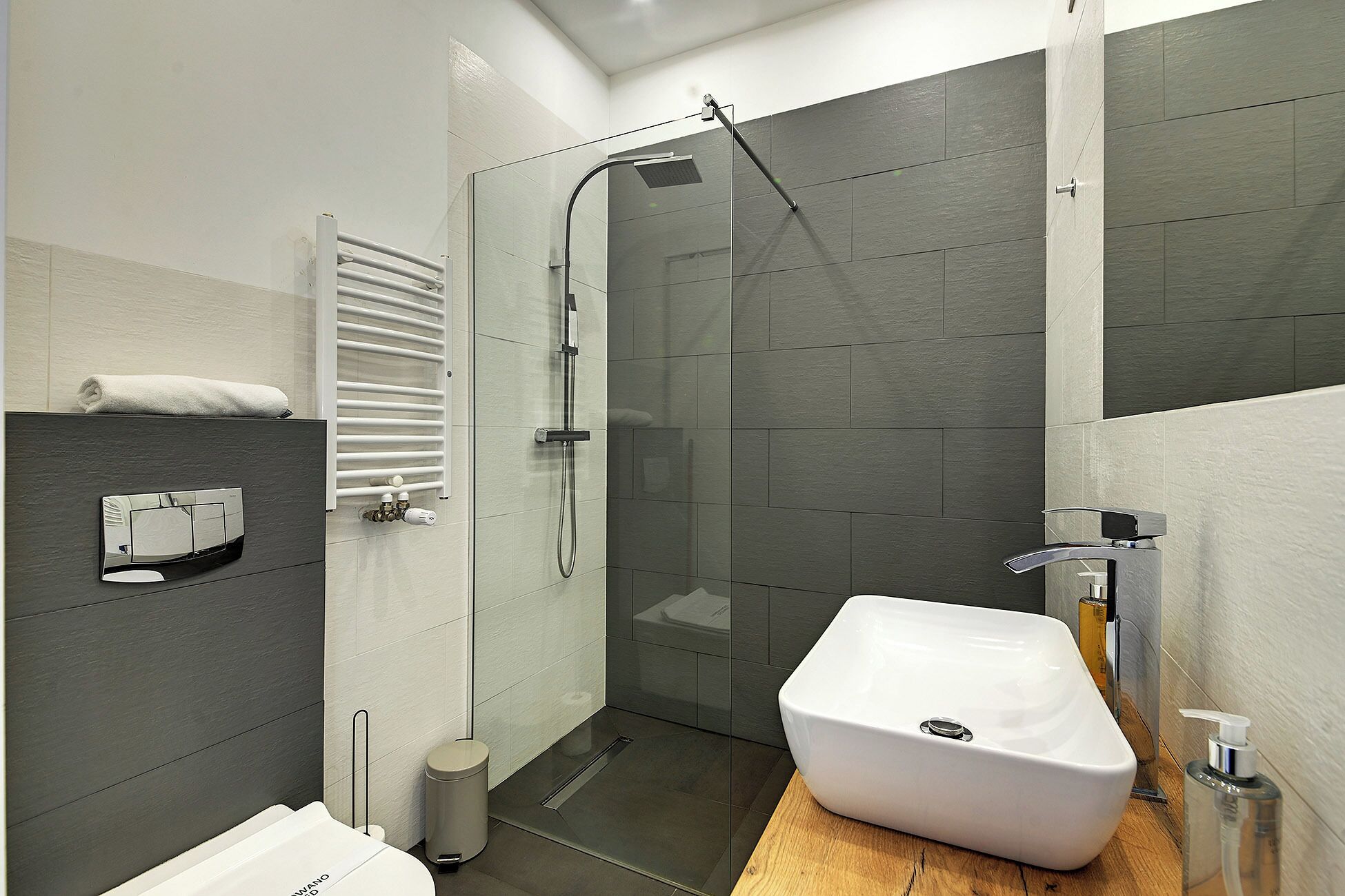 Apartment, Balkon, Bergblick | Badezimmer