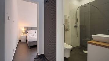 Apartment, Balcony, Mountain View | Bathroom