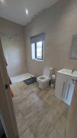 House, 1 Bedroom, Accessible, Pool View | Bathroom