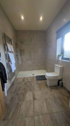 House, 1 Bedroom, Accessible, Pool View | Bathroom - The Tack Room With Hot Tub (Doncaster)