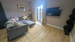 House, 1 Bedroom, Accessible | Living room