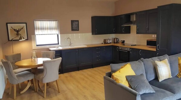 House, 1 Bedroom, Accessible | Dining room