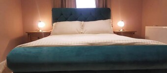 The Stirrups Cottage With Hot Tub