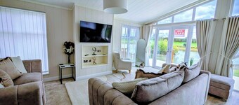 Lake View Lodgev- NO Pets!