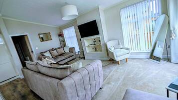 Loft, 2 Bedrooms, Balcony | Living room