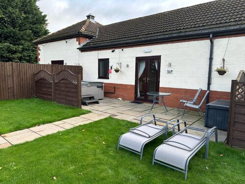 The Stables Cottage With Hot Tub - NO PE