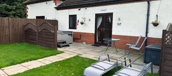 The Stables Cottage With Hot Tub - NO PE