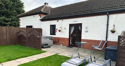 The Stables Cottage With Hot Tub - NO PE