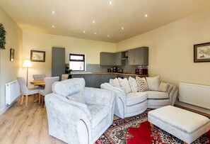 House, 1 Bedroom, Accessible | Living room