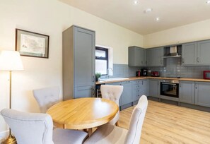 House, 1 Bedroom, Accessible | Dining room