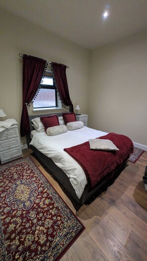 House, 1 Bedroom, Accessible - The Hay Barn With Hot Tub - NO Pets! (Doncaster)