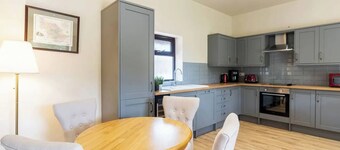 The Saddlery Cottage With Hot Tub